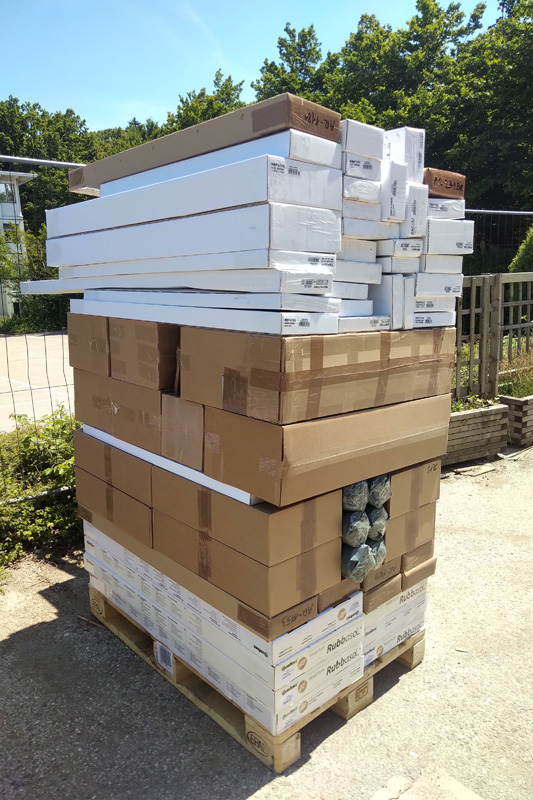 Razklad paketov v logističnem skladišču v Freilassingu